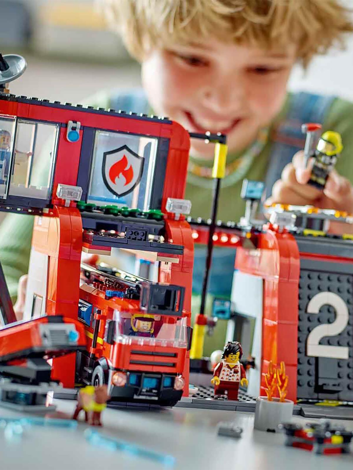 Lego City İtfaiye Kamyonlu İtfaiye Merkezi
