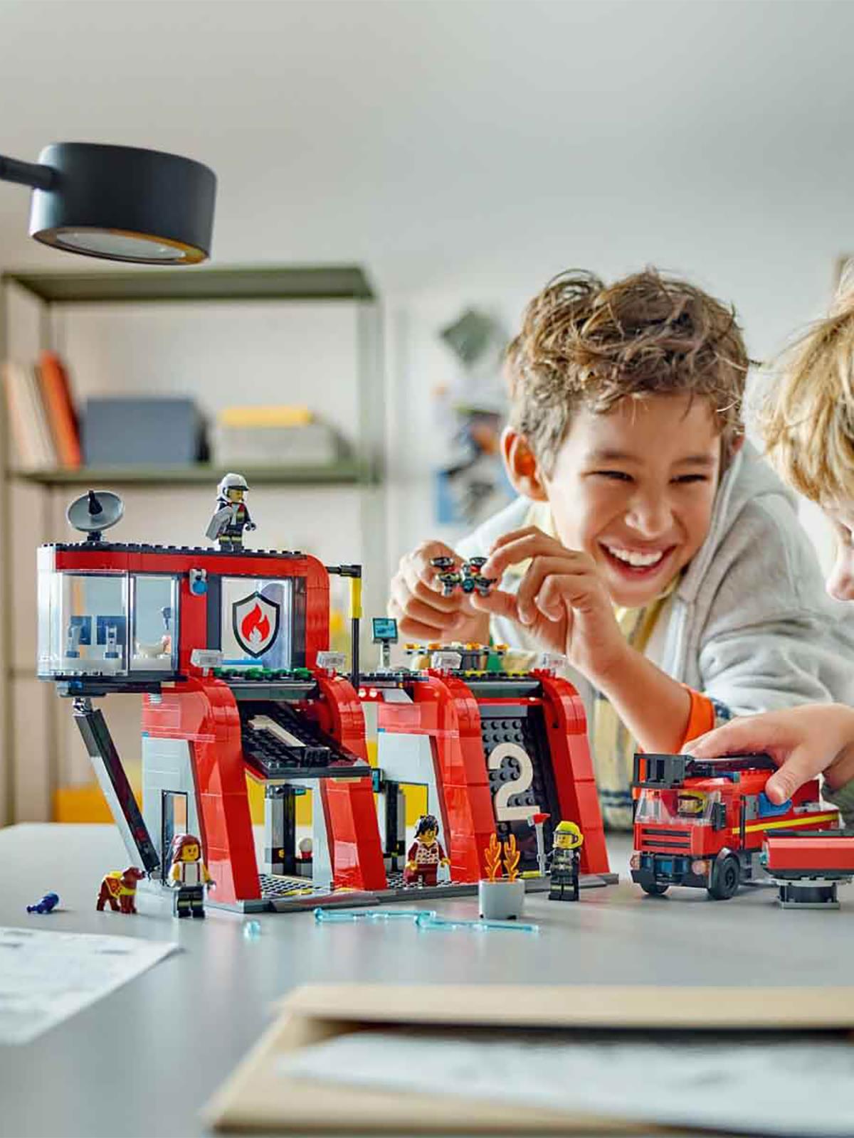 Lego City İtfaiye Kamyonlu İtfaiye Merkezi
