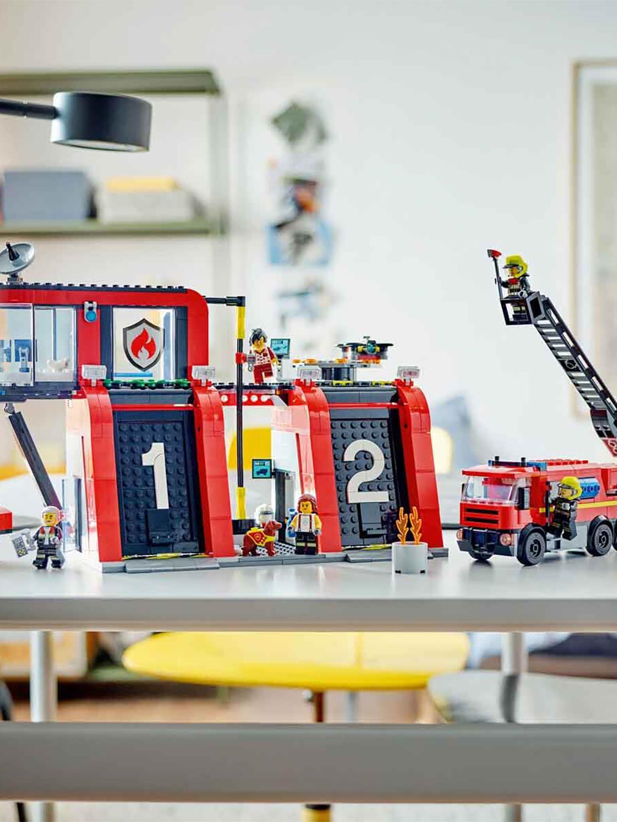Lego City İtfaiye Kamyonlu İtfaiye Merkezi