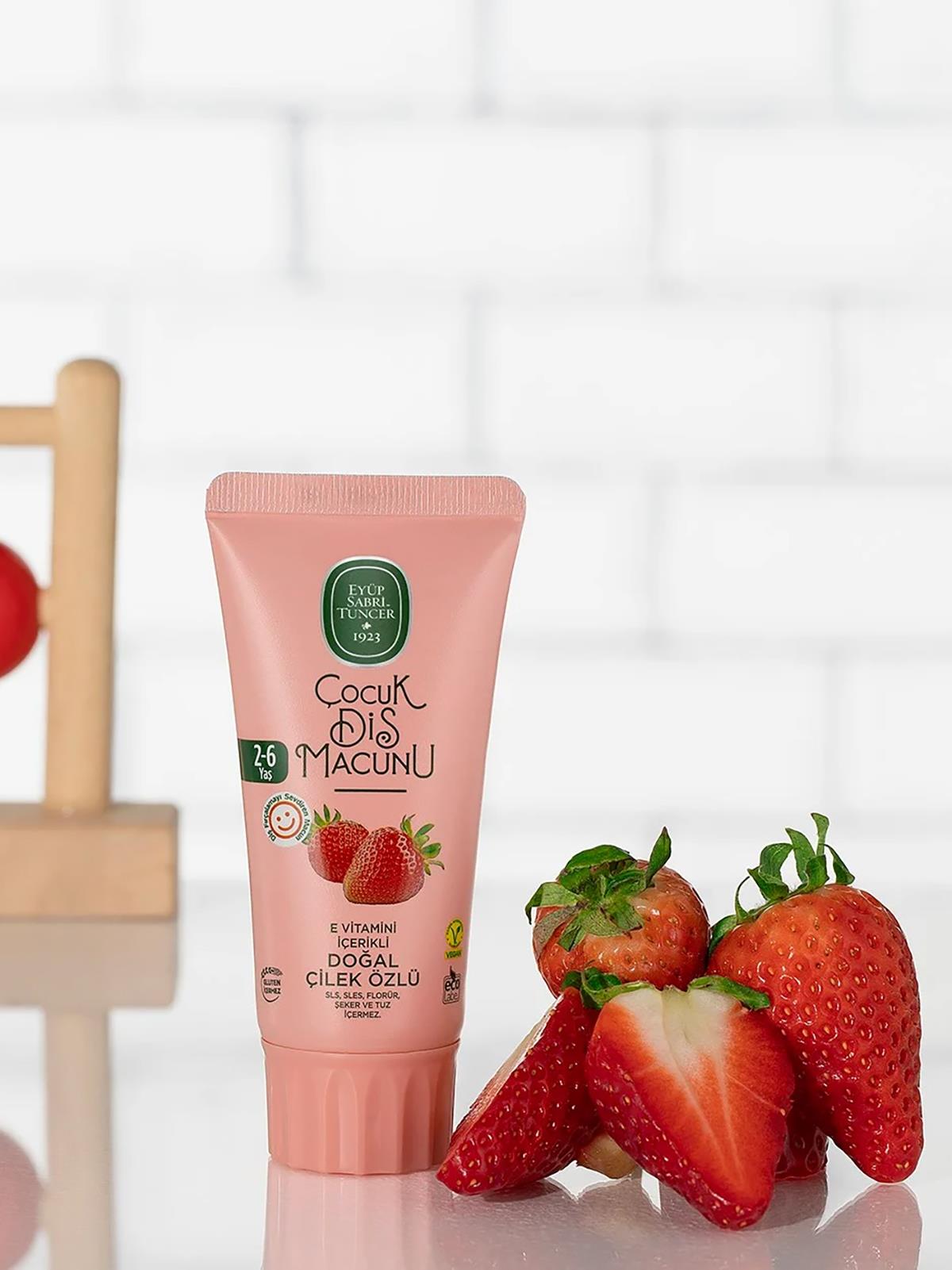 Eyüp Sabri Tuncer Çilek Özlü Diş Macunu 60 Ml  2-6 Yaş